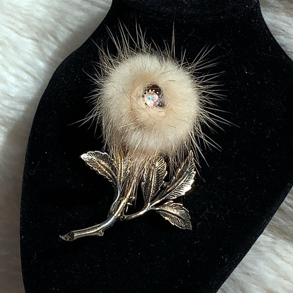 Vintage mink fur rose brooch pin - Picture 2 of 9